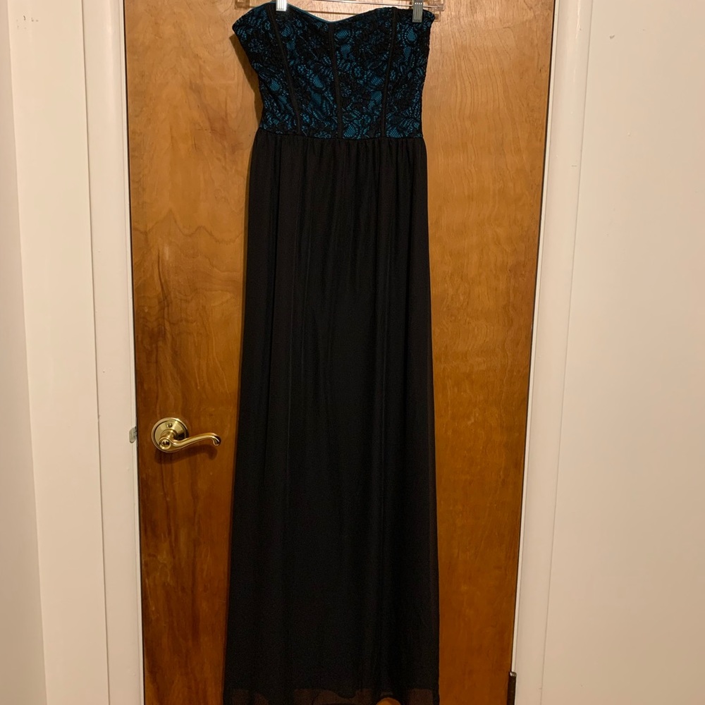 ModCloth Mystic brand. Maxi, strapless dress.